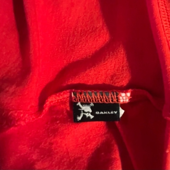 Oakley Men’s V-neck Short Sleeve Tee - Picture 4 of 4